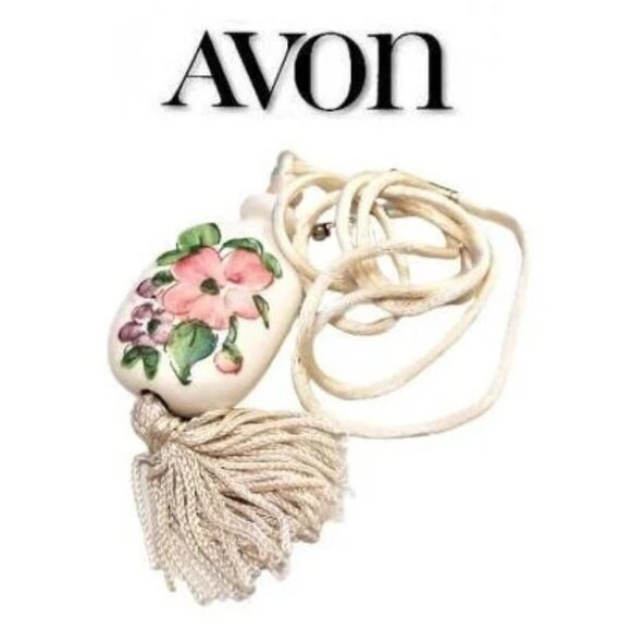 Avon Flower Tassel Necklace Gold Tone Vintage Avon Handpainted 1977 - Picture 1 of 5